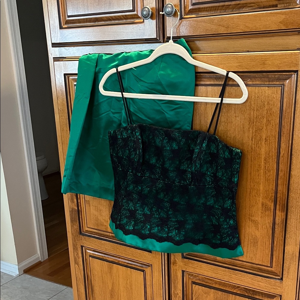 Carlisle Green and Black silk/rayon Cami Top and skirt beautiful! Top 10 skirt 8